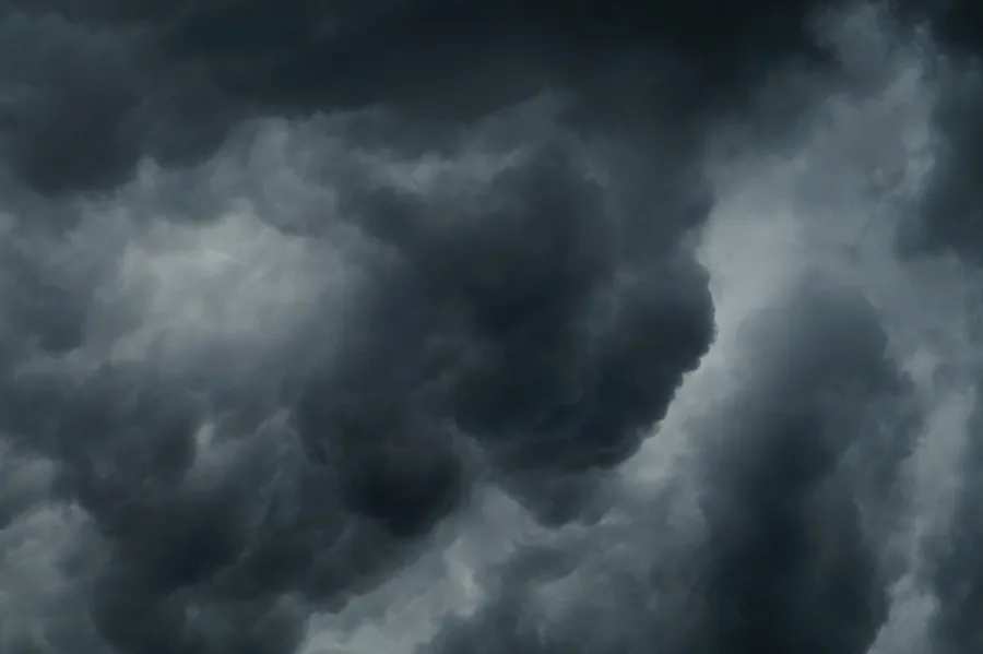 Ilustrasi mimpi angin topan — cloudy sky