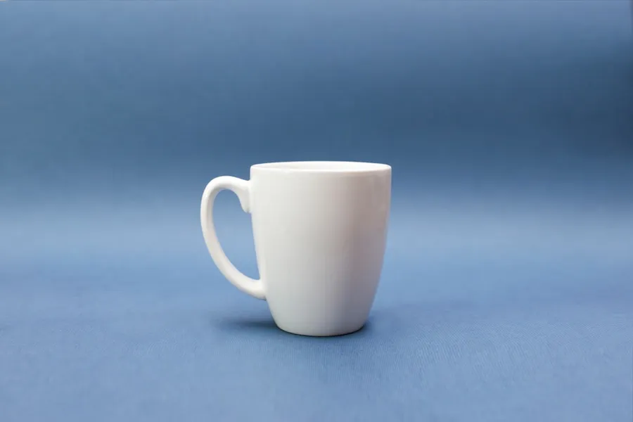 Ilustrasi mimpi cangkir — white ceramic mug