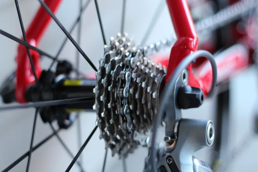 Ilustrasi mimpi komponen sepeda — selective focus photo of bicycle part