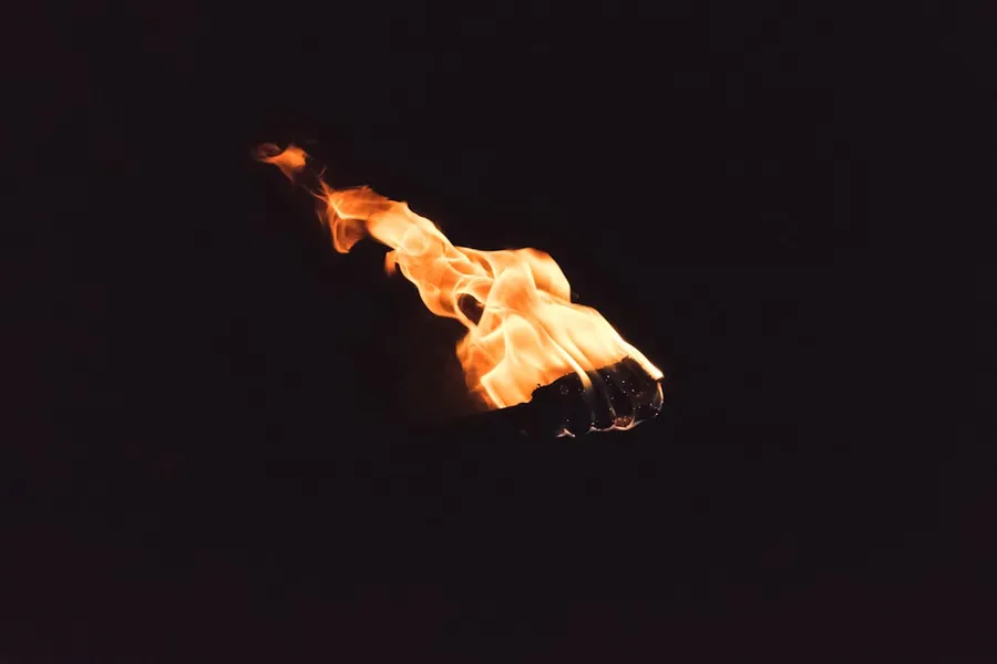 Ilustrasi mimpi obor — torch with fire