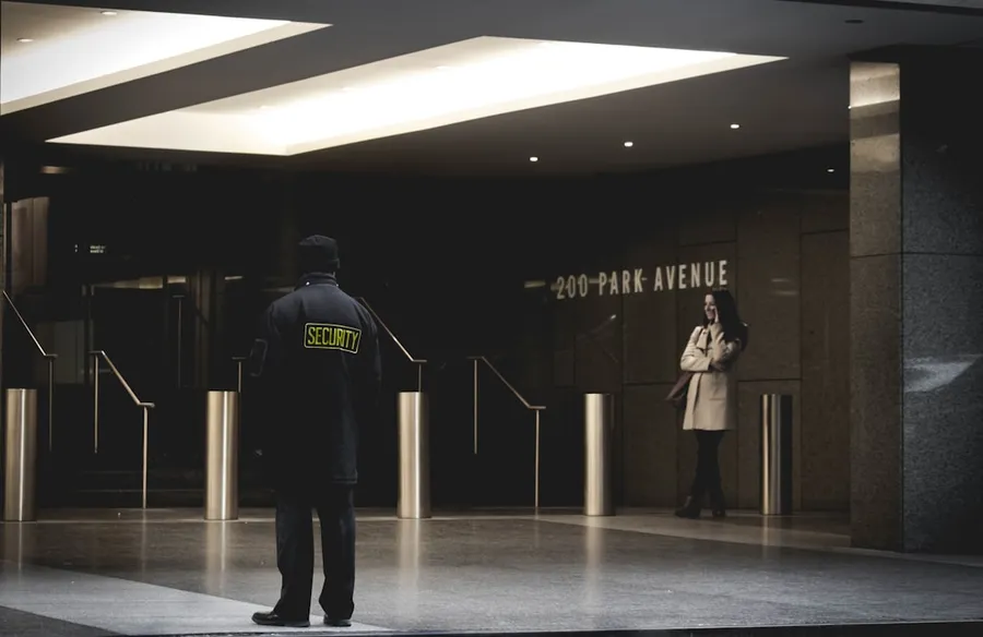 Ilustrasi mimpi satpam — security guard standing on the gray floor